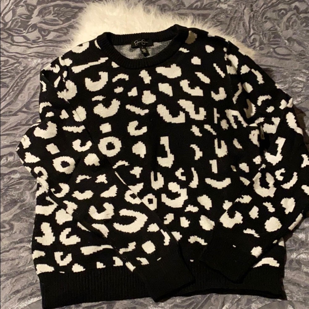 Print Black and White Sweater